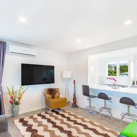 Freshly Renovated 3Br Ellerslie Home